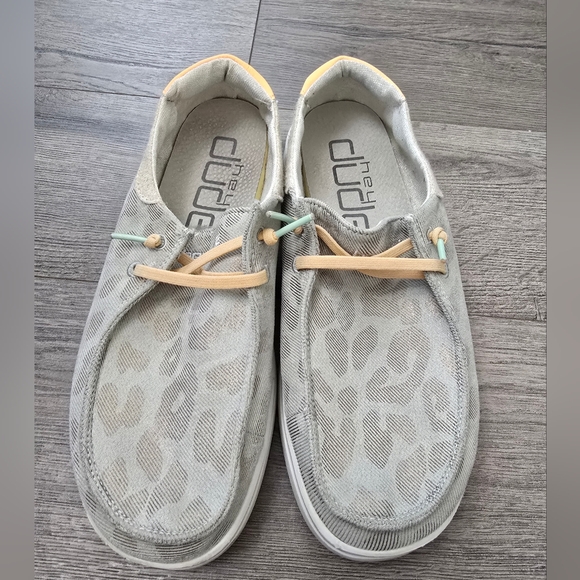 Hey Dude Wendy Rise Leopard Azure Women Size 6 Lightweight Travel Summer - Picture 3 of 9